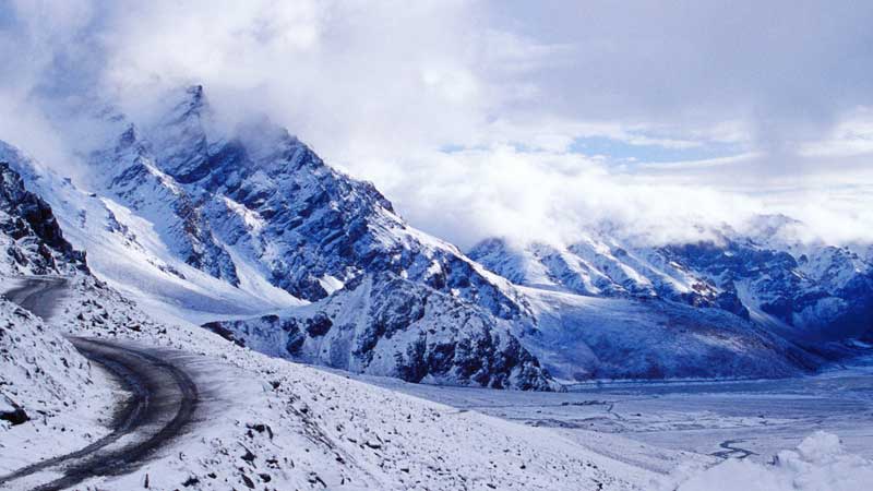Manali honeymoon packages from Chennai, Romantic Manali tour for couples, Affordable Manali honeymoon trips